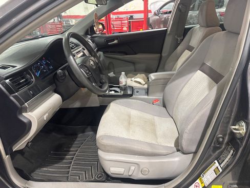 Used 2014 Toyota Camry LE FWD image 39