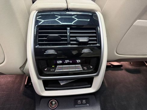 Used 2020 BMW X7 M50i image 32