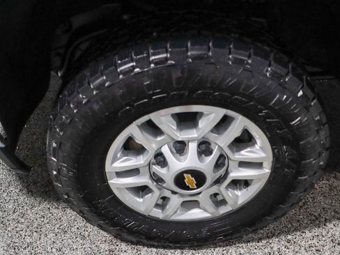 Used 2022 Chevrolet Silverado 2500 LT AWD/4WD image 11