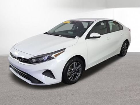 Used 2024 Kia Forte LXS w/ LXS Technology Package FWD image 4