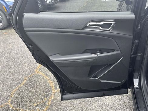 Used 2023 Kia Sportage EX image 11