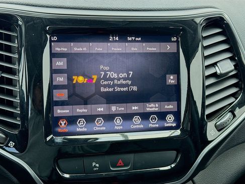 Used 2019 Jeep Cherokee Limited image 11