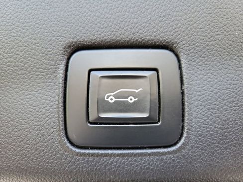 Used 2021 Chevrolet TrailBlazer RS w/ Sun and Liftgate Package image 9