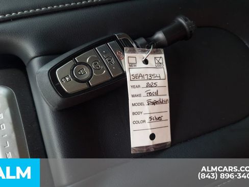 Used 2025 Ford Expedition Platinum AWD/4WD image 35