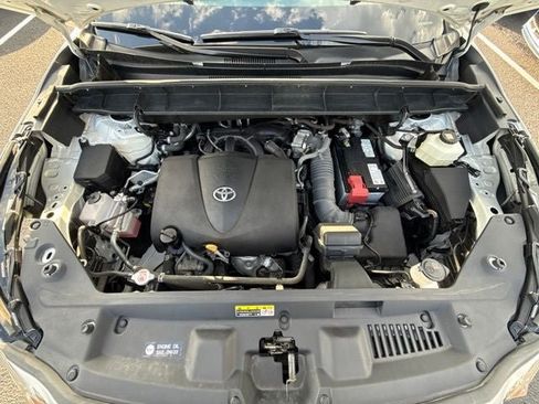 Certified 2021 Toyota Highlander Platinum AWD/4WD image 2