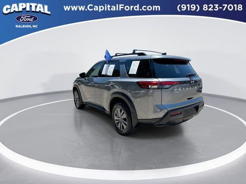 Used 2025 Nissan Pathfinder SV FWD image 6