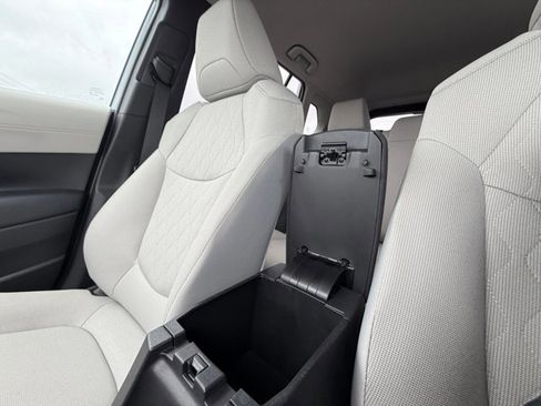 Certified 2025 Toyota Corolla Cross LE image 31