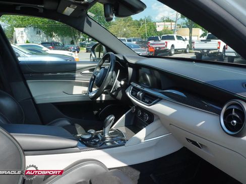 Used 2019 Alfa Romeo Stelvio Quadrifoglio w/ Driver Assist Dynamic Package AWD/4WD image 35