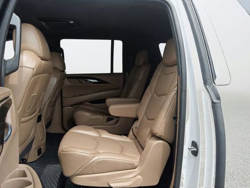 Used 2020 Cadillac Escalade ESV Platinum RWD image 32
