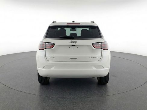 Used 2025 Jeep Compass Latitude AWD/4WD image 7