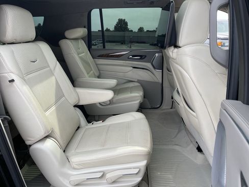 Used 2023 Cadillac Escalade ESV Sport Platinum w/ LPO, ONYX Package AWD/4WD image 28