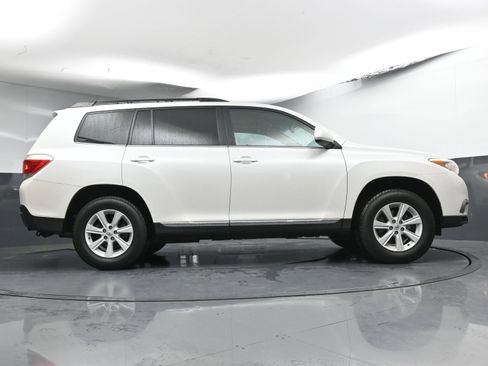 Used 2013 Toyota Highlander SE image 25