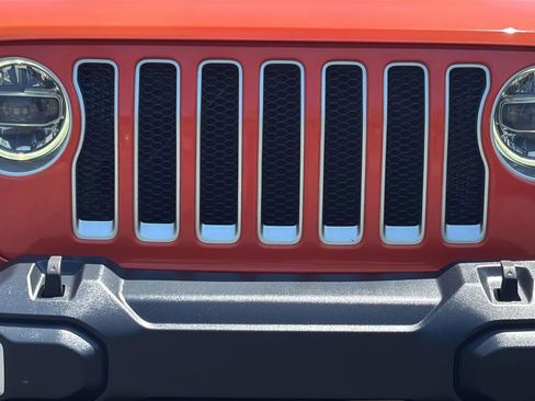 Used 2019 Jeep Wrangler Unlimited Sahara w/ LED Lighting Group AWD/4WD image 9