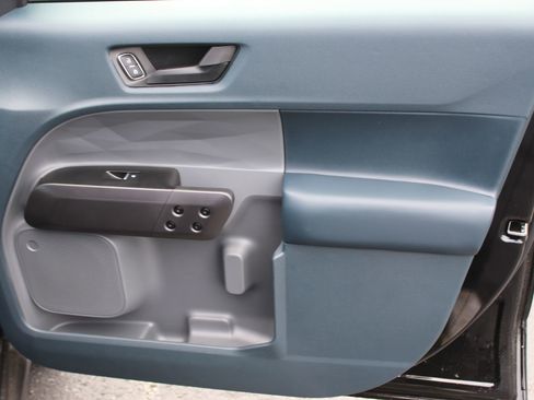 New 2025 Ford Maverick XLT w/ XLT Luxury Package image 11