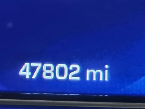 Used 2024 Chevrolet Suburban Premier image 2