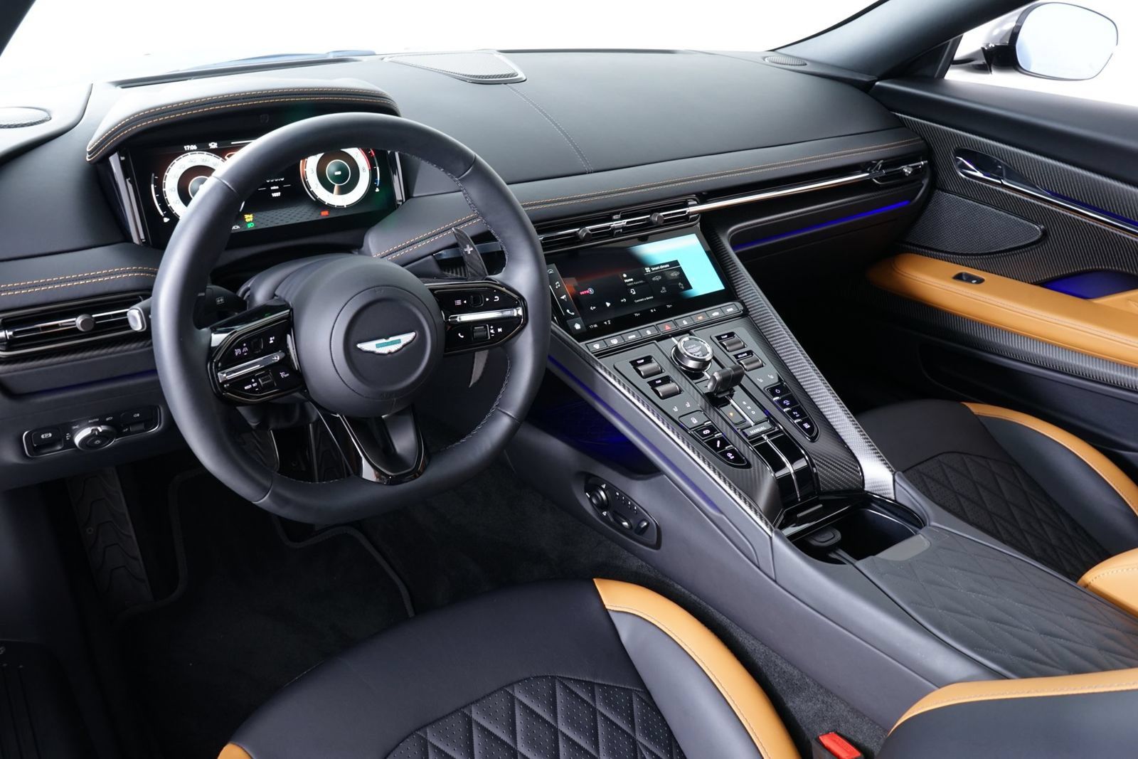 Used 2026 Aston Martin DB12 Coupe RWD image 25