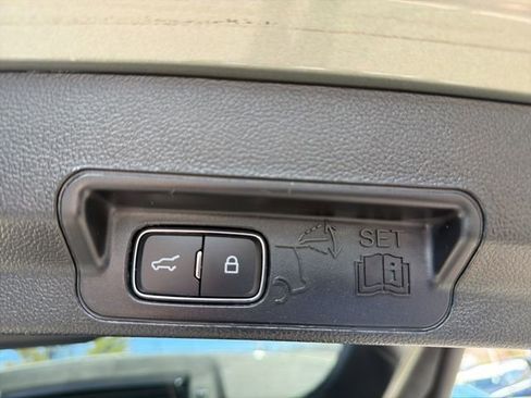 Used 2020 Ford Explorer XLT w/ Comfort Package AWD/4WD image 9