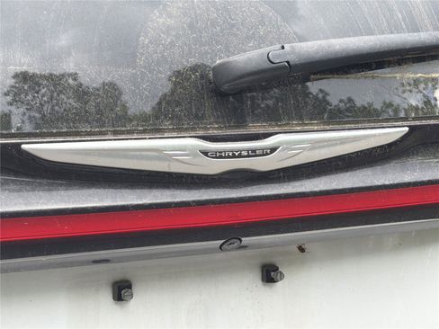 Used 2023 Chrysler Pacifica Touring-L FWD image 13