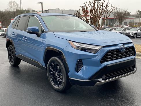 Certified 2024 Toyota RAV4 SE image 3