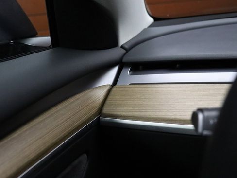 Used 2023 Tesla Model 3 Standard Range image 42