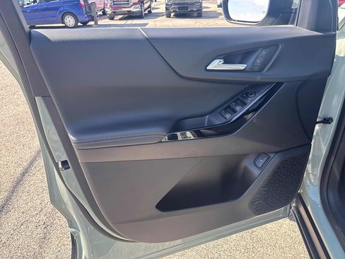 Used 2025 Chevrolet Equinox LT w/ Convenience Package II image 9