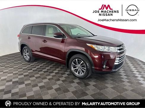 Used 2018 Toyota Highlander XLE AWD/4WD image 1