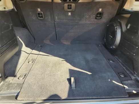 Used 2018 Jeep Wrangler Unlimited Sahara image 32