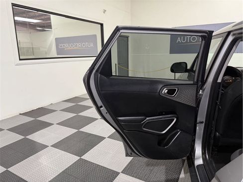 Used 2023 Kia Soul LX w/ LX Technology Package image 15