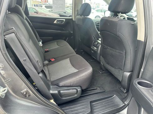 Used 2020 Nissan Pathfinder SV image 22