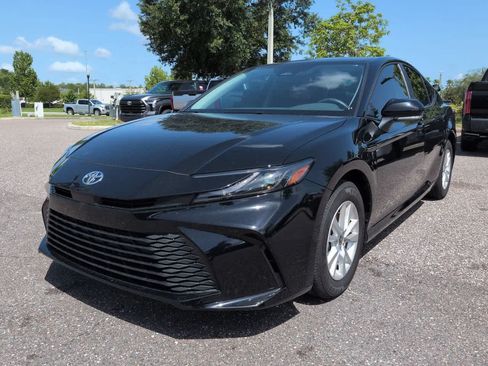 Used 2026 Toyota Camry LE AWD/4WD image 2