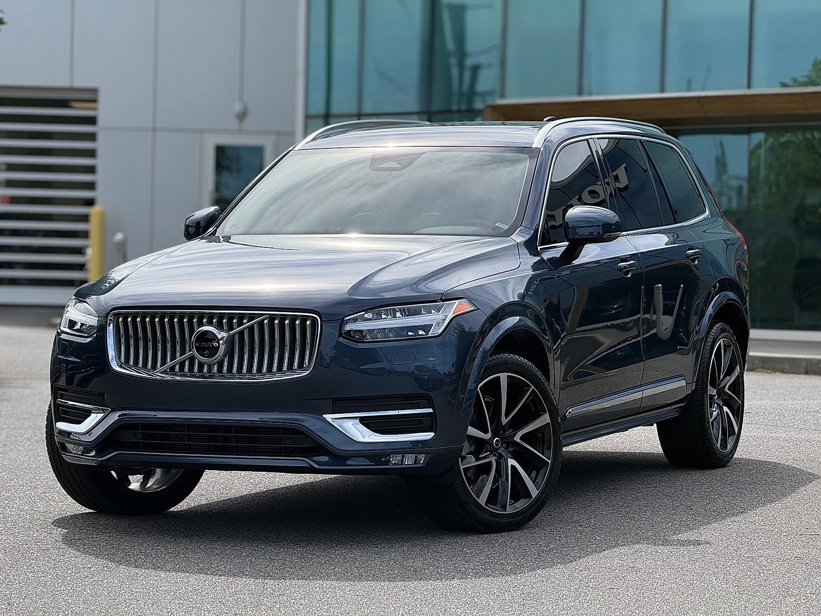 Certified 2025 Volvo XC90 B5 Plus w/ Protection Package Premier AWD/4WD image 1