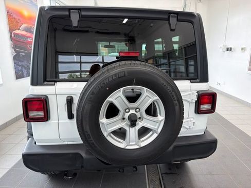 Used 2023 Jeep Wrangler Unlimited Sport AWD/4WD image 4