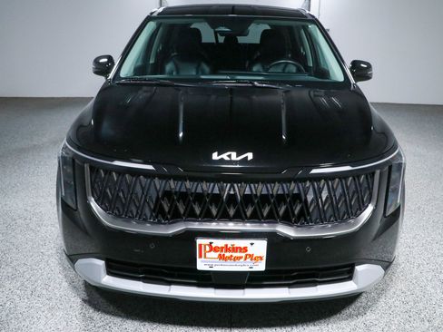 Used 2025 Kia Carnival FWD image 4