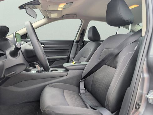 Used 2025 Nissan Altima 2.5 SV FWD image 12