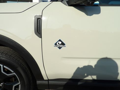 Used 2025 Ford Bronco Sport Outer Banks w/ Outer Banks Tech Package+ image 2