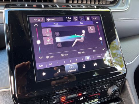 New 2025 Jeep Grand Cherokee L Altitude image 32