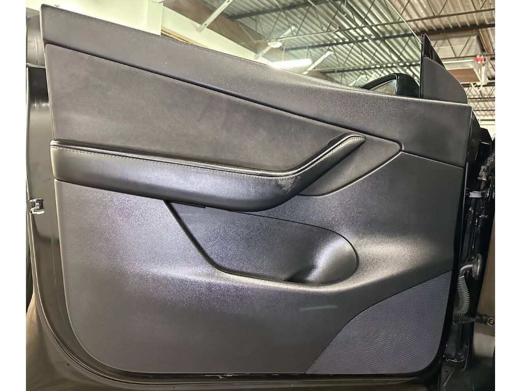 Used 2021 Tesla Model Y Long Range AWD/4WD image 18