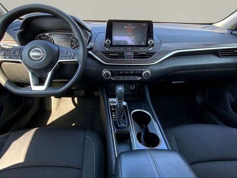 Used 2024 Nissan Altima 2.5 SV image 7