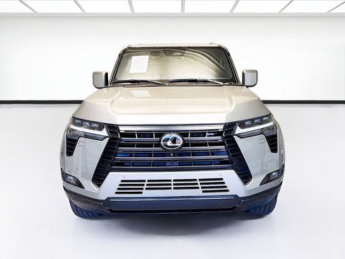 Used 2024 Lexus GX 550 w/ Cold Area Package AWD/4WD image 2