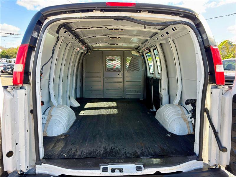 Used 2017 GMC Savana 2500 RWD image 5
