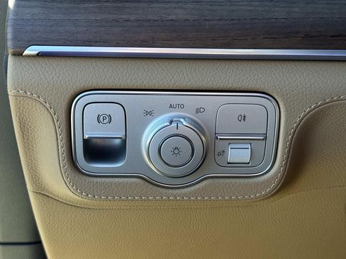 New 2026 Mercedes-Benz GLS 580 4MATIC image 14