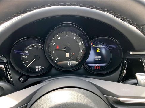 Certified 2026 Porsche Macan AWD/4WD image 25