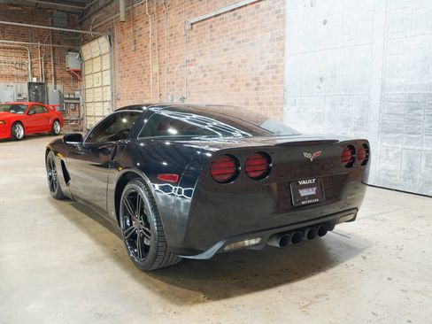 Used 2007 Chevrolet Corvette Coupe w/ Preferred Equipment Group RWD image 12