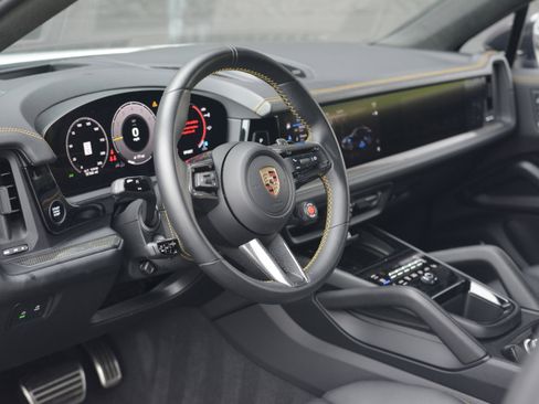 Certified 2024 Porsche Cayenne Turbo GT AWD/4WD image 4