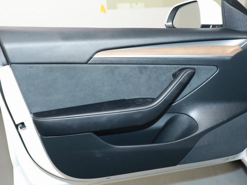 Used 2023 Tesla Model 3 Standard Range image 22