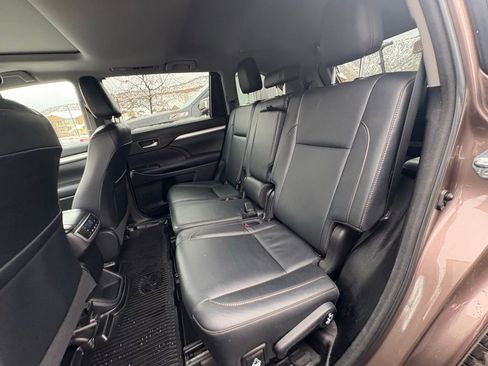 Used 2018 Toyota Highlander XLE image 23