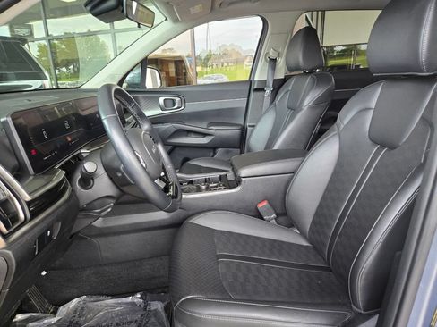 Used 2025 Kia Sorento S FWD image 8
