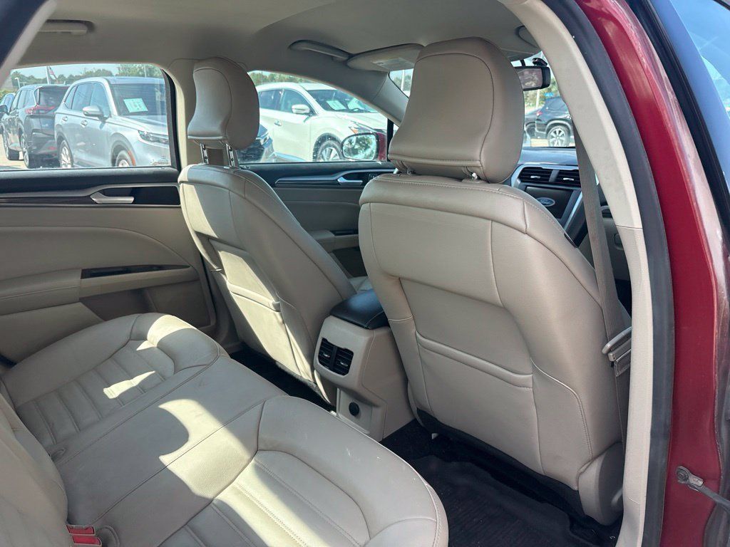 Used 2017 Ford Fusion SE w/ Fusion SE Technology Package FWD image 30