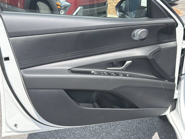 New 2026 Hyundai Elantra Hybrid FWD image 12