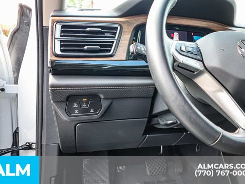 Used 2025 Volkswagen Atlas SE FWD image 28
